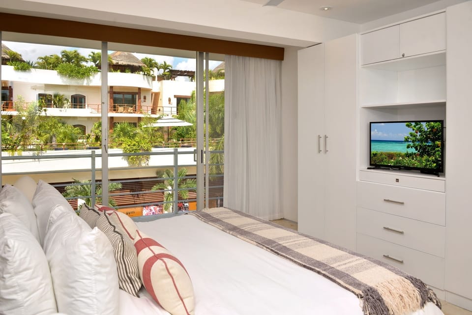 Master bedroom has wardrobe/closets, flat-screen TV, blackout drapes, zoned AC