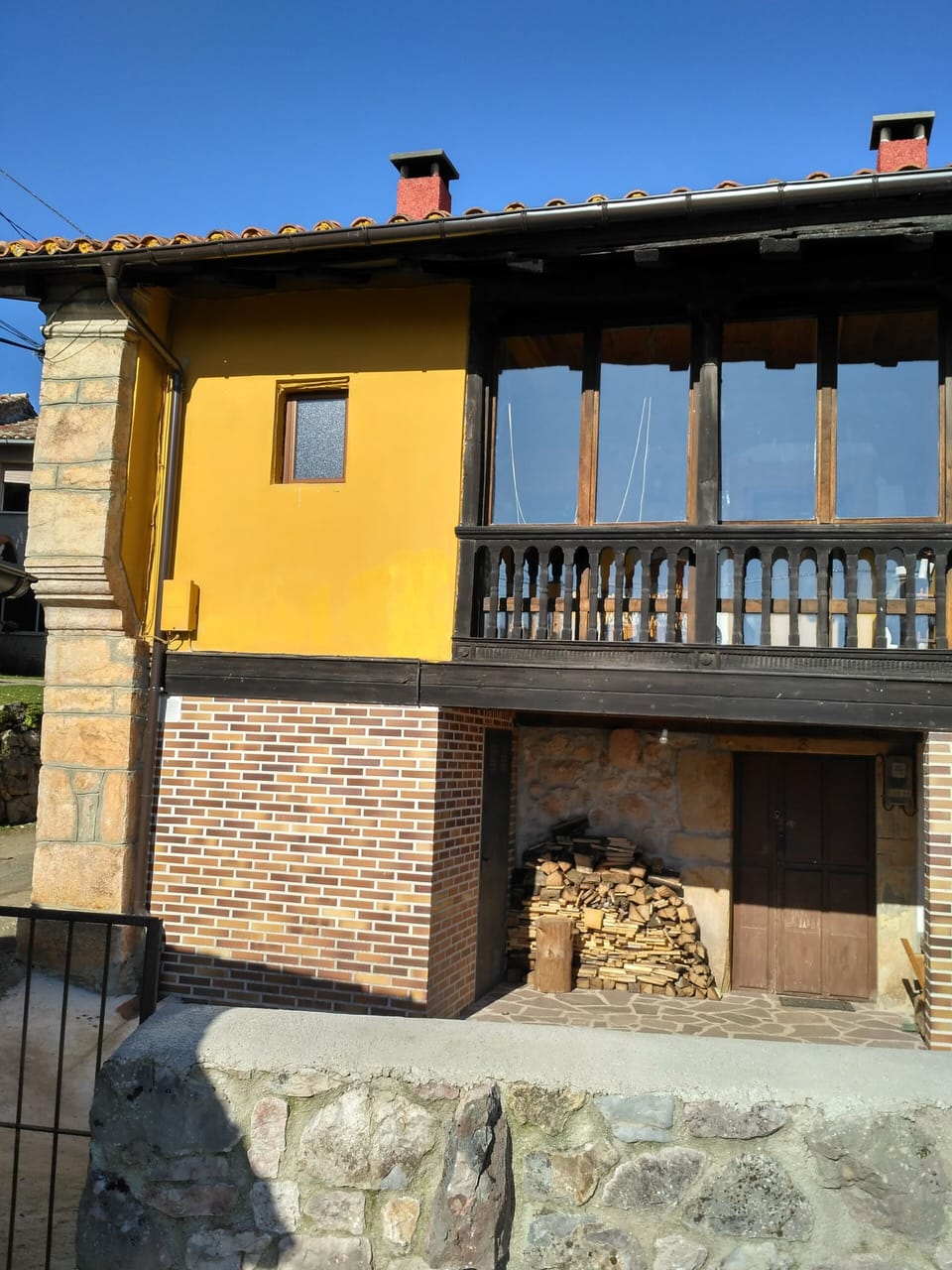Front view of the house from the garden