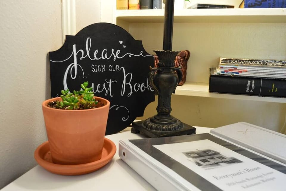 39cffda8-6058-4a32-8d7b-f26cc891f751