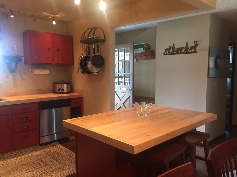 Well stocked kitchen with everything you need
