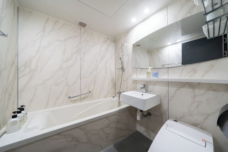 Free minibar, blackout drapes, soundproofing, free WiFi