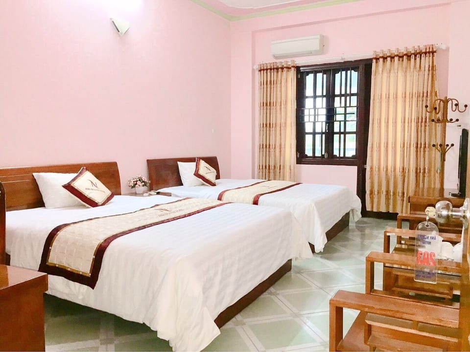 Triple Room | Desk, iron/ironing board, free WiFi, bed sheets