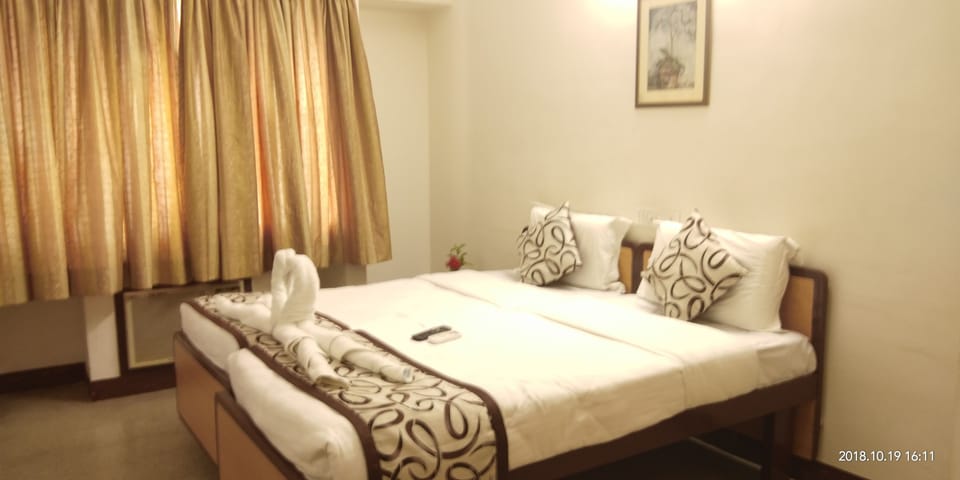 1 bedroom, individually furnished, desk, rollaway beds