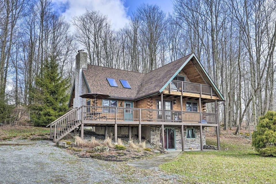 This cozy cabin is located in a quiet and secluded area - perfect for relaxing!