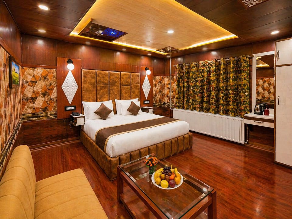 Deluxe Double Room | Premium bedding, down comforters, pillowtop beds, in-room safe