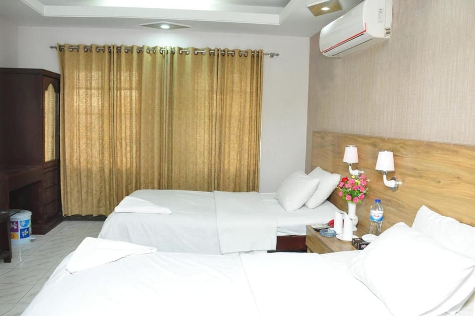 Deluxe Double or Twin Room, 2 Twin Beds, Accessible | Desk, soundproofing, free WiFi, bed sheets