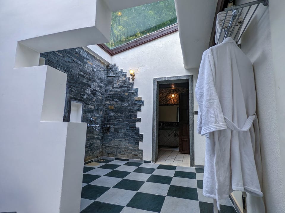 Luxury Suite, 1 King Bed, Non Smoking, Garden View | Bathroom | Shower, towels