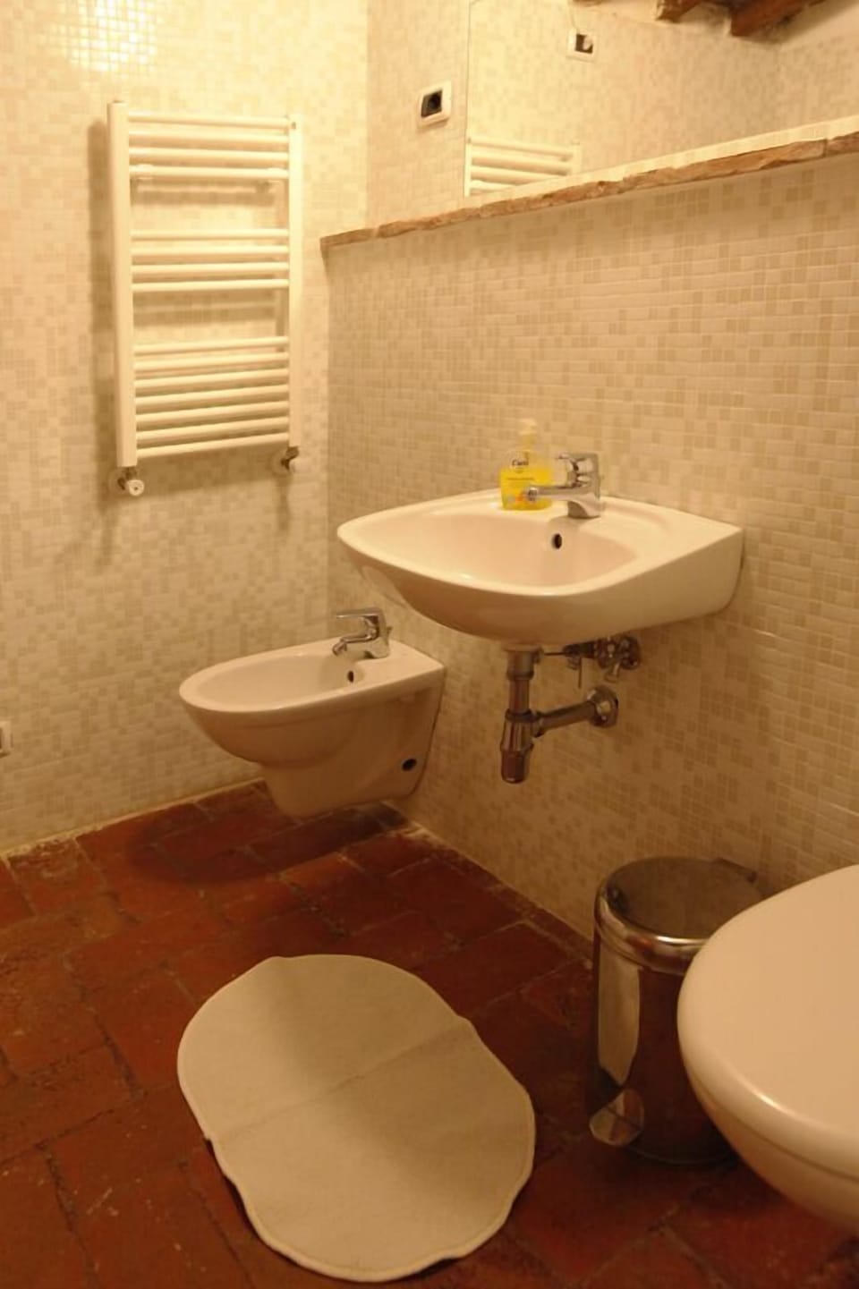 Doppia Standard, 1 letto queen, non fumatori (Alba) | Bathroom | Shower, rainfall showerhead, free toiletries, hair dryer