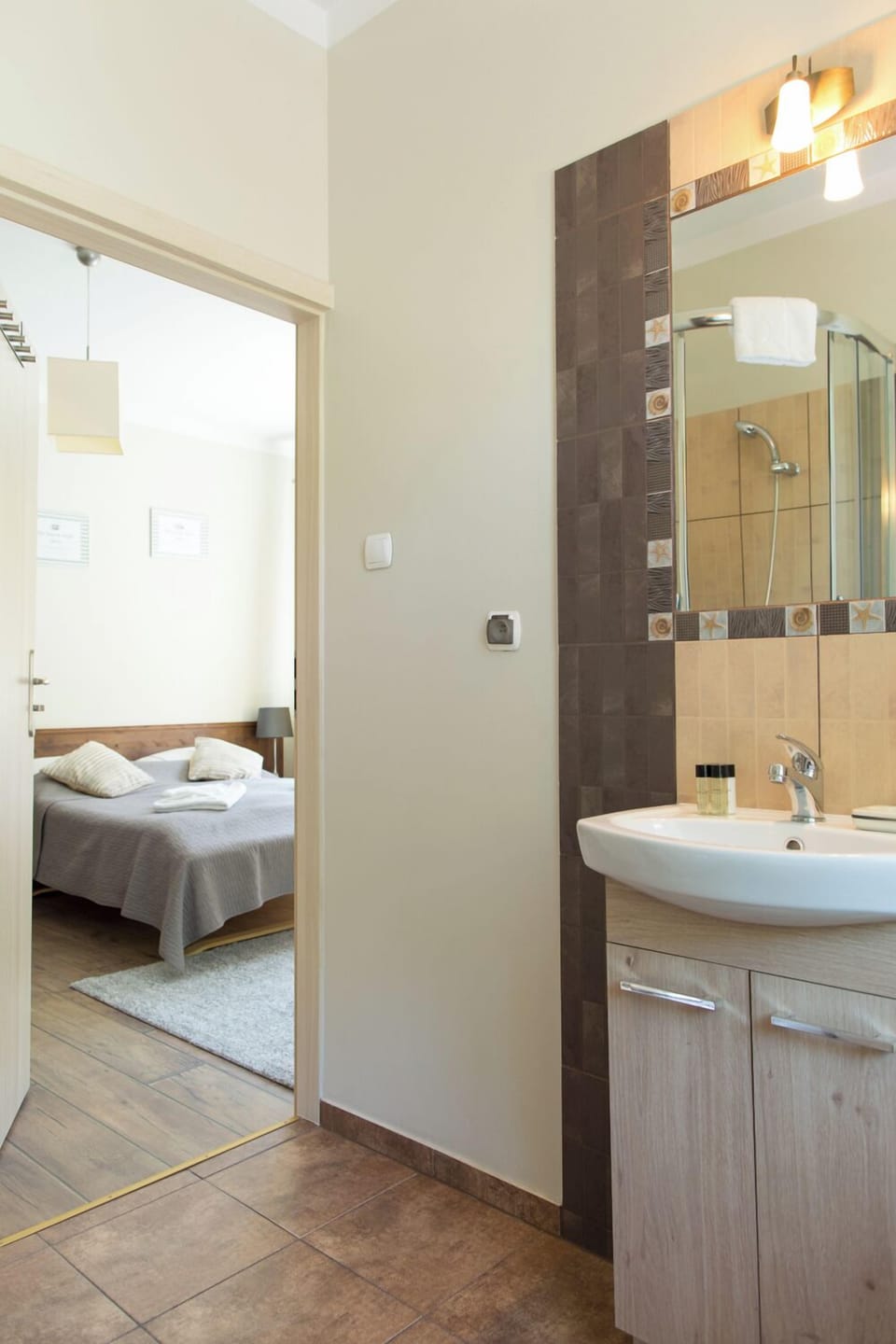 Double Room, Balcony (6) | Bathroom | Free toiletries, hair dryer, towels