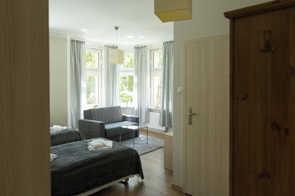 Double Room (2) | Iron/ironing board (on request), WiFi (free), bed sheets