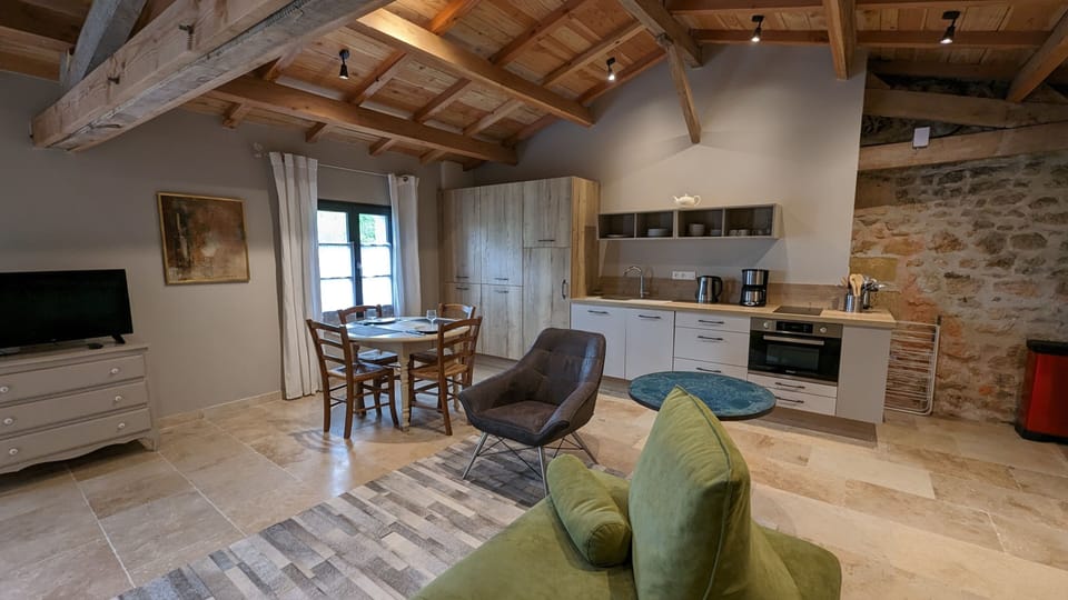 Deluxe Bungalow, 1 Queen Bed, Fireplace, Garden Area | Private kitchen | Full-size fridge, microwave, oven, stovetop