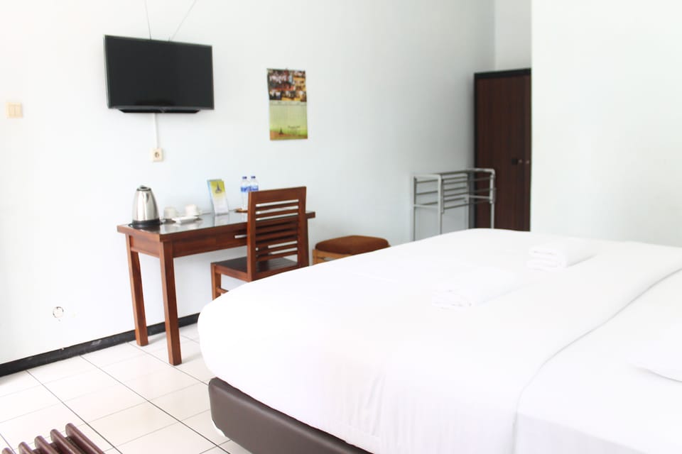 Basic Double or Twin Room | Desk, free WiFi