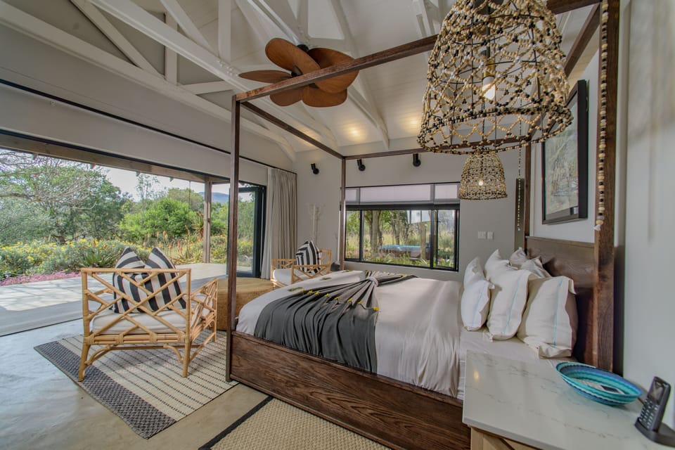 Romantic Room | Premium bedding, down comforters, in-room safe, desk