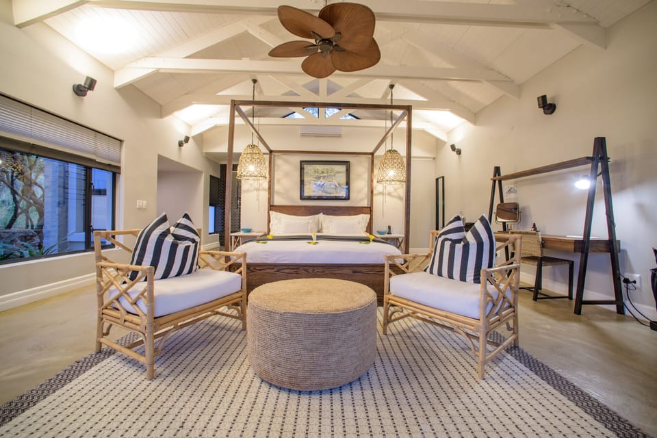 Romantic Room | Premium bedding, down comforters, in-room safe, desk