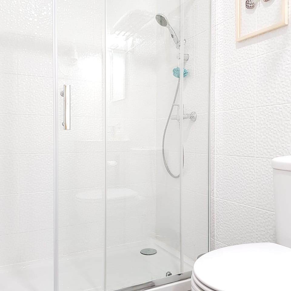Apartment, 1 Bedroom | Bathroom | Shower, towels
