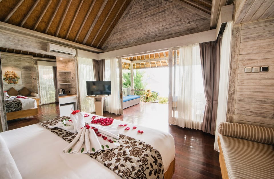 Ocean View Room | In-room safe, individually decorated, individually furnished, desk