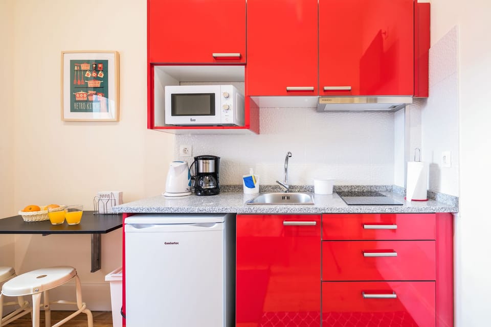 Studio | Private kitchen | Full-size fridge, microwave, stovetop, coffee/tea maker