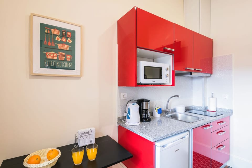 Studio | Private kitchen | Full-size fridge, microwave, stovetop, coffee/tea maker