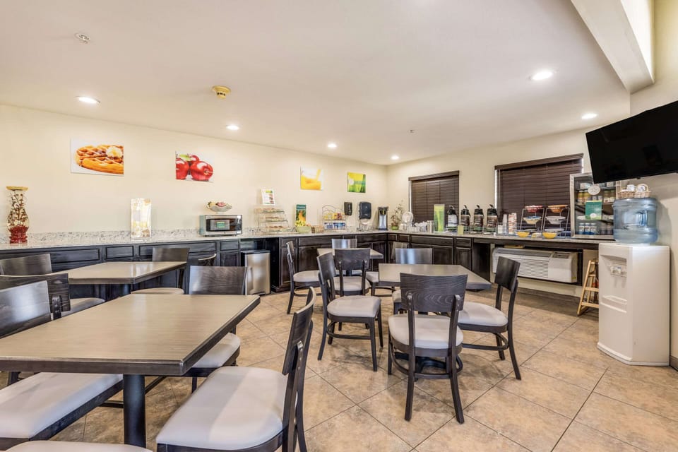 Free continental breakfast on weekends