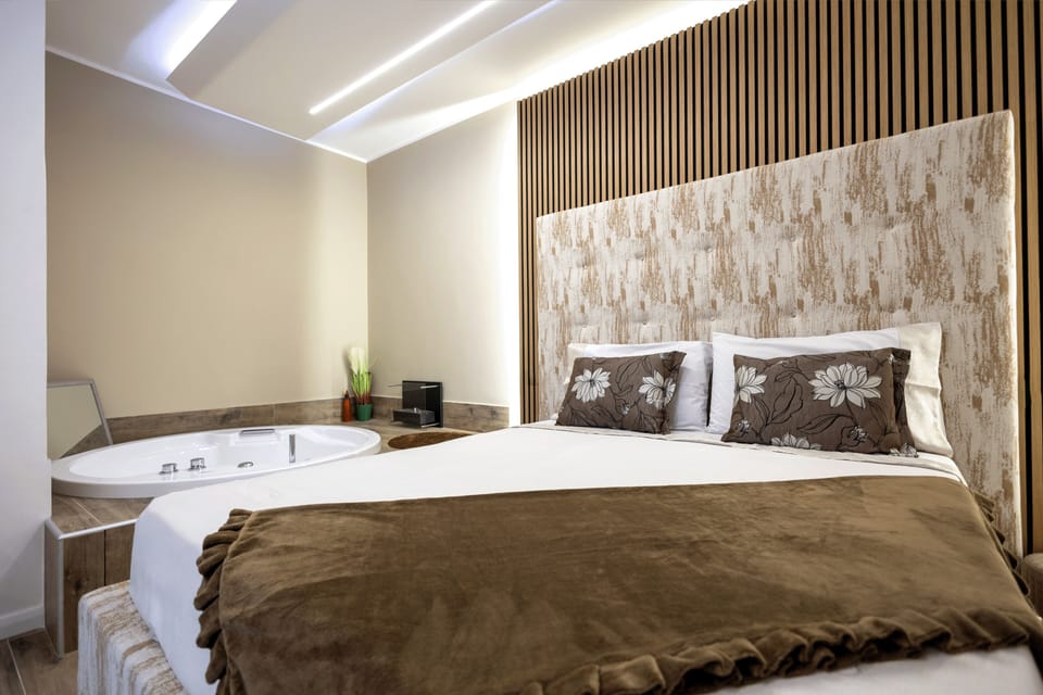 Suite | Free minibar, in-room safe, desk, soundproofing