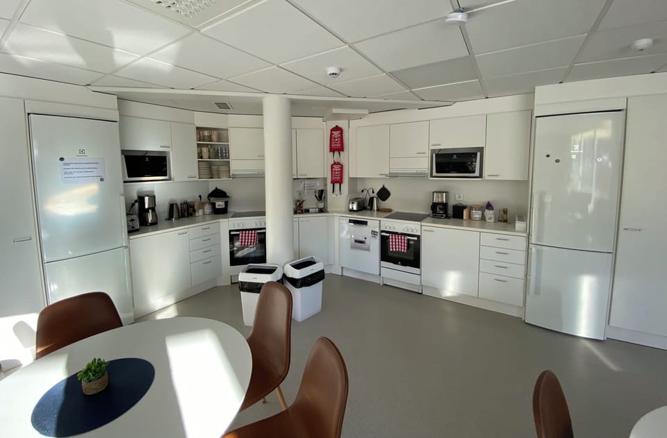 Basic Double Room | Shared kitchen | Fridge, microwave, oven, stovetop