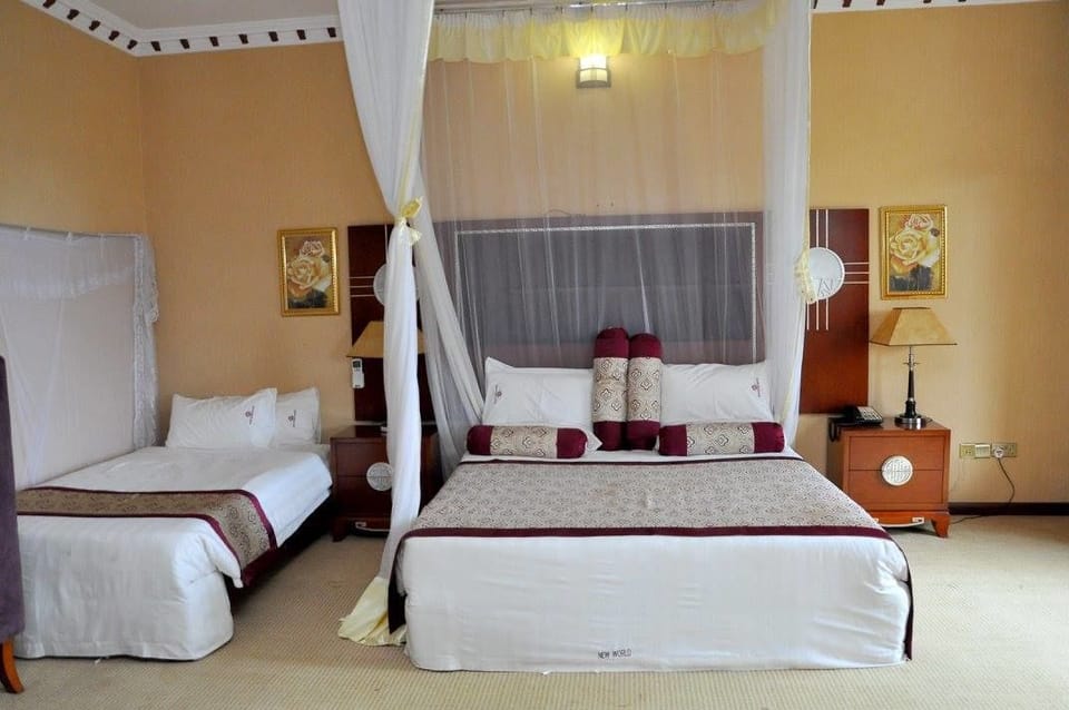Deluxe Double Room | Minibar, in-room safe, desk, blackout drapes