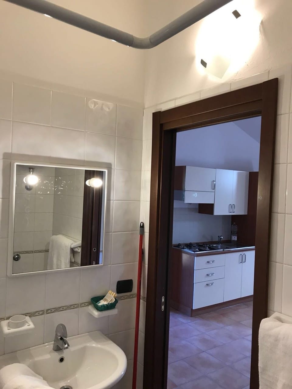 Shower, bidet, towels