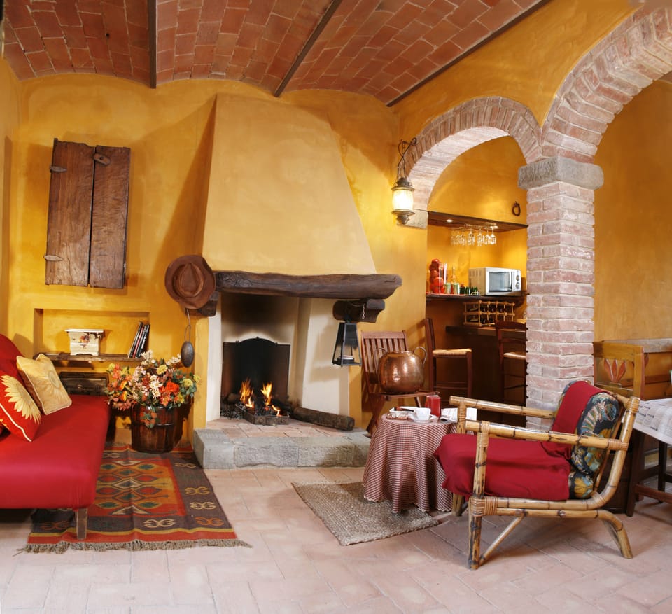 Classic Apartment, 2 Bedrooms, Terrace, Ground Floor | Living area | Flat-screen TV, fireplace