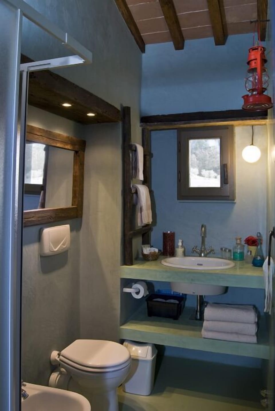 Apartment, 3 Bedrooms, Fireplace, Tower | Bathroom | Shower, free toiletries, bidet, towels