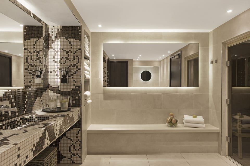 Sauna, steam room, massages