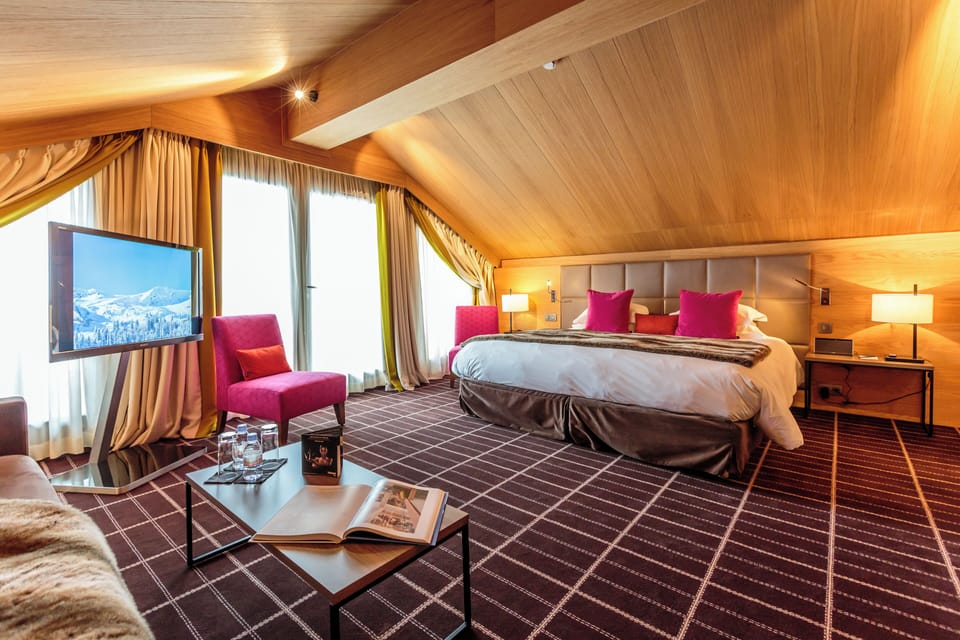 Honey Suite | Premium bedding, in-room safe, individually decorated