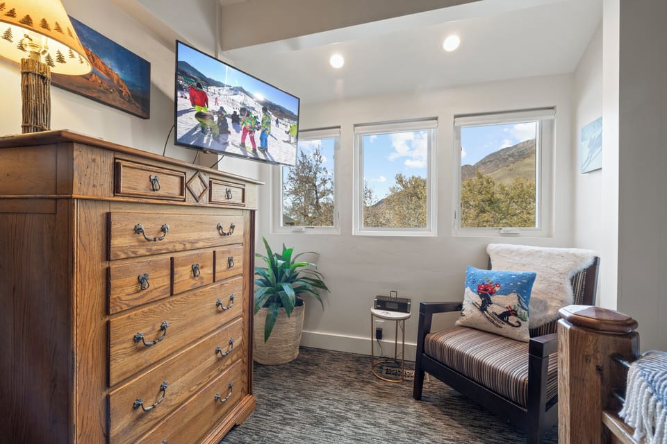 Master bedroom seating area with great mountain views