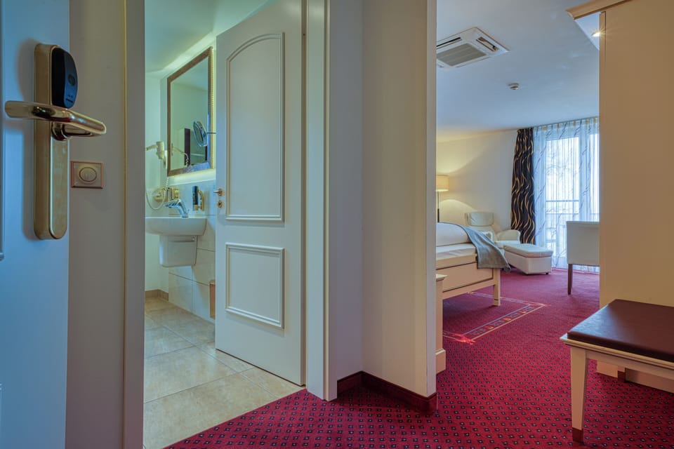 Comfort Double Room Lake Side | Desk, laptop workspace, soundproofing, free WiFi