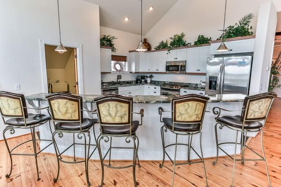 The Kitchen, Lovely granite countertops & all stainless Steel Appilances.