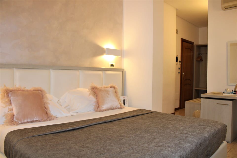 Superior Double Room, 1 Double Bed | Minibar, in-room safe, desk, laptop workspace