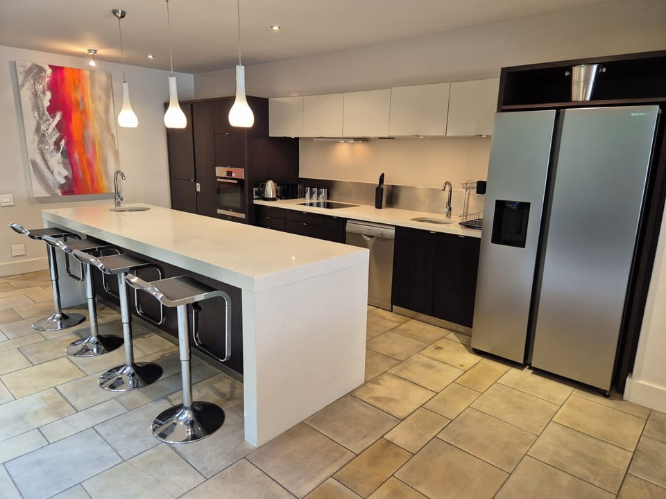 Exclusive Cottage, 3 Bedrooms, Pool Access, Mountain View (7 Bayview Terrace 2 night min stay) | Private kitchen | Fridge, microwave, espresso maker, electric kettle