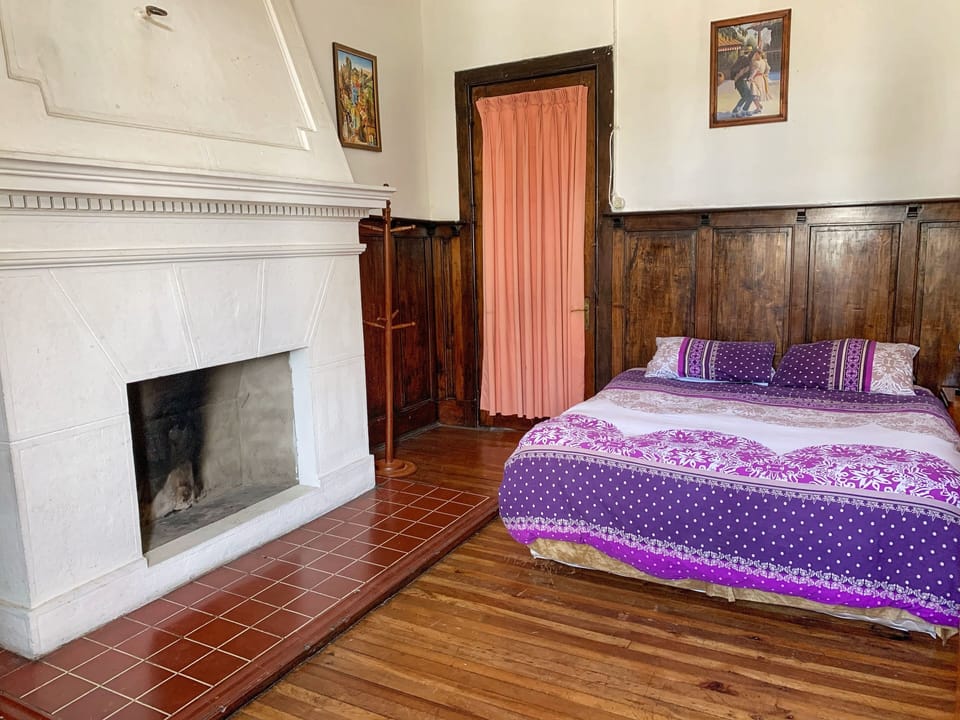 Double Room, Shared Bathroom | Desk, iron/ironing board, free WiFi, bed sheets
