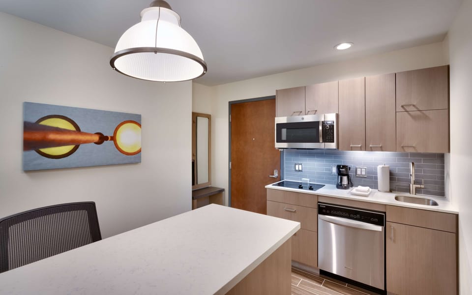 Studio Suite, 1 King Bed with Sofa bed | Down comforters, desk, blackout drapes, iron/ironing board