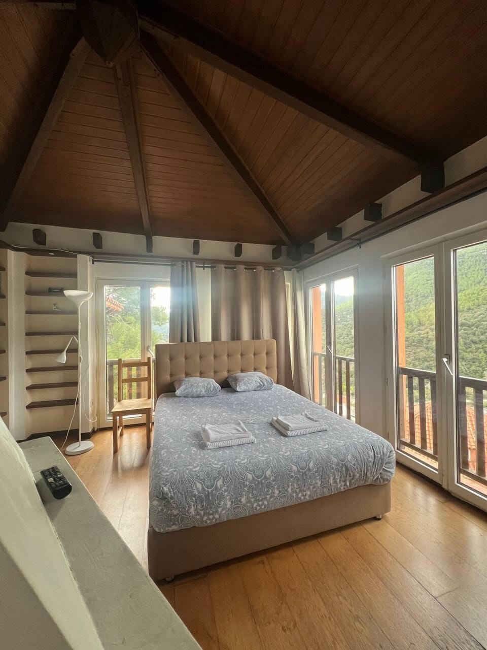 Comfort Room | Premium bedding, individually decorated, individually furnished, desk