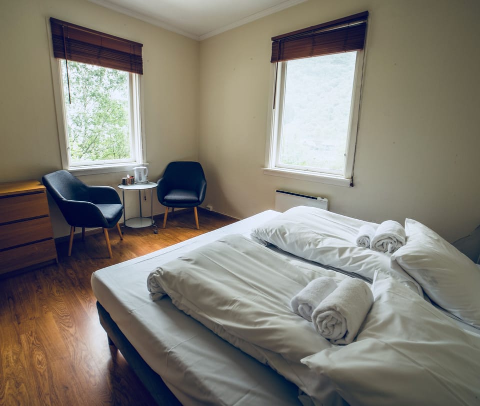 Free WiFi, bed sheets