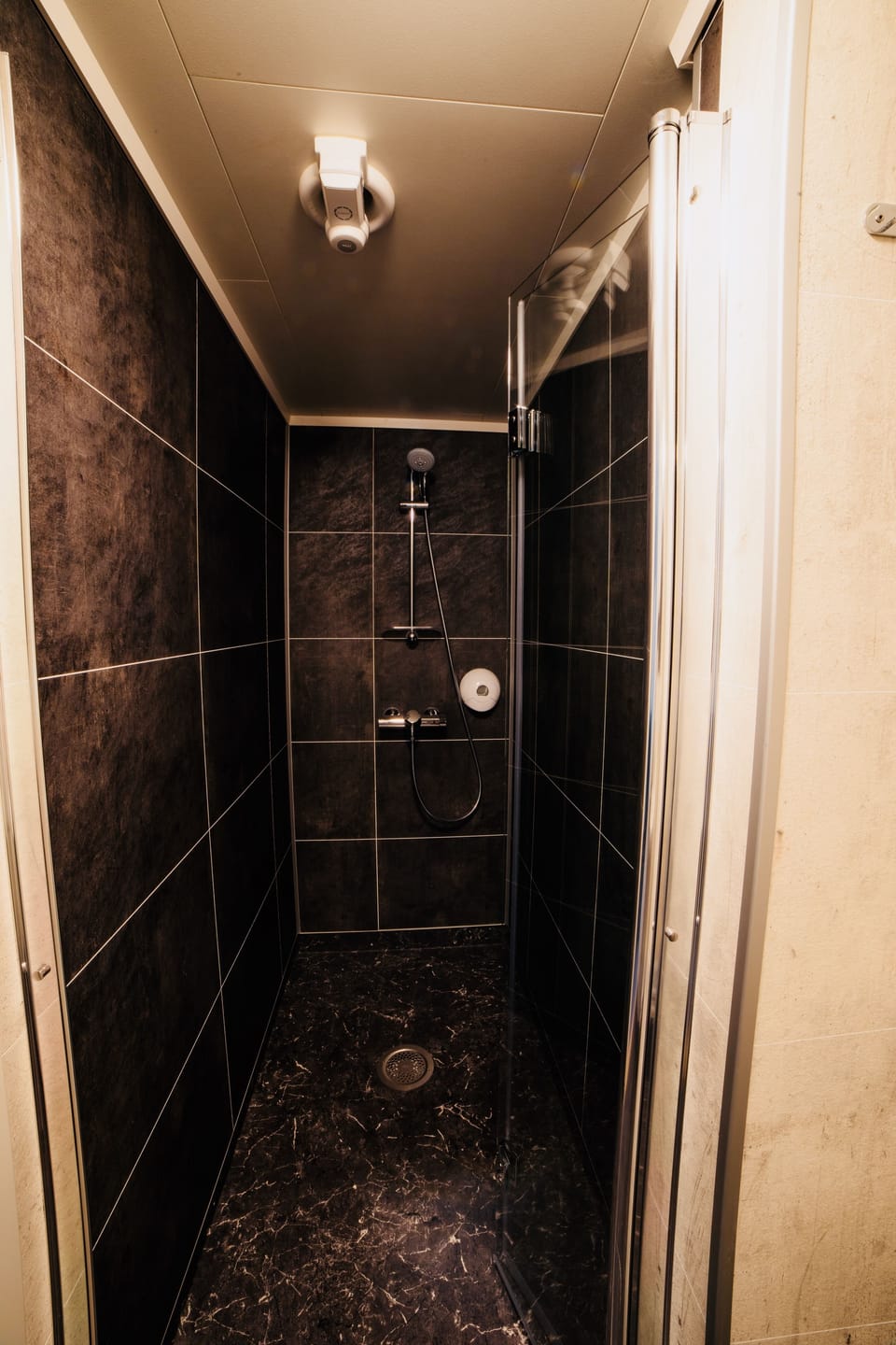 Shower, towels