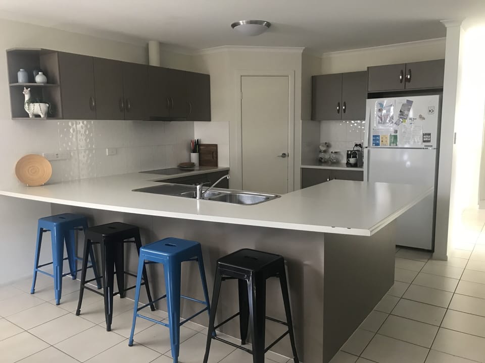 Kitchen and breakfast bar
