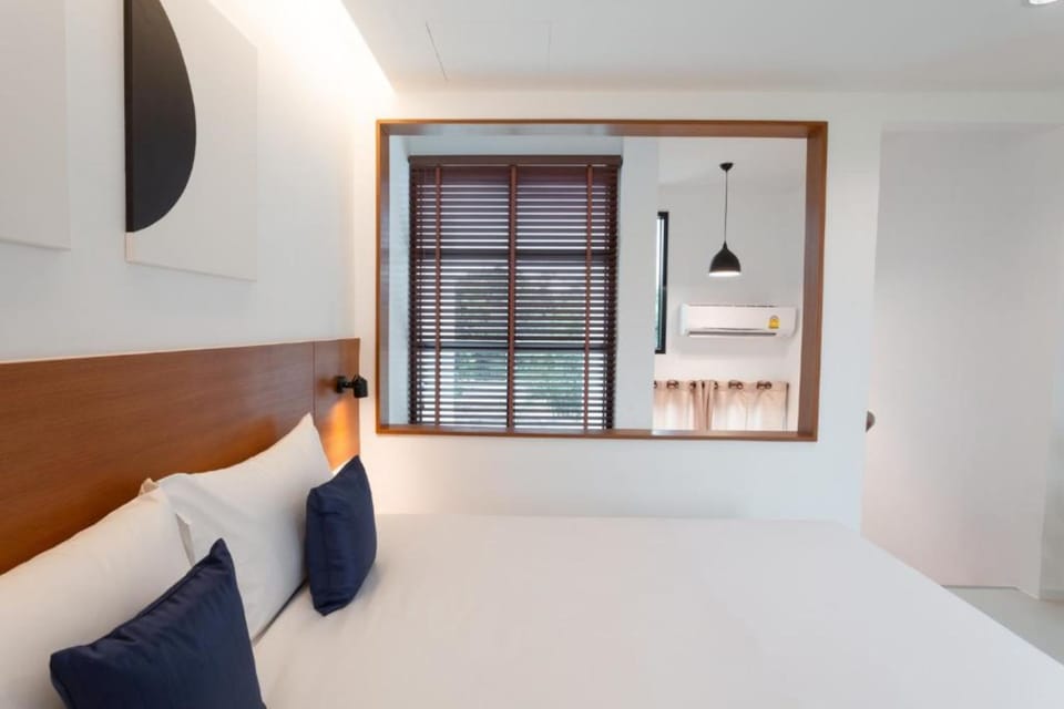 Standard Duplex | 1 bedroom, free minibar items, in-room safe, individually decorated