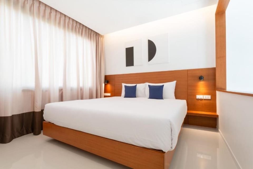 Standard Duplex | 1 bedroom, free minibar items, in-room safe, individually decorated