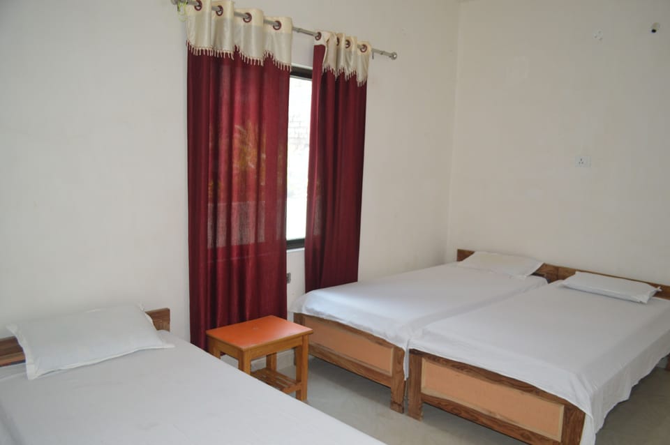 Basic Double or Twin Room, 2 Twin Beds, Non Smoking | WiFi (free)