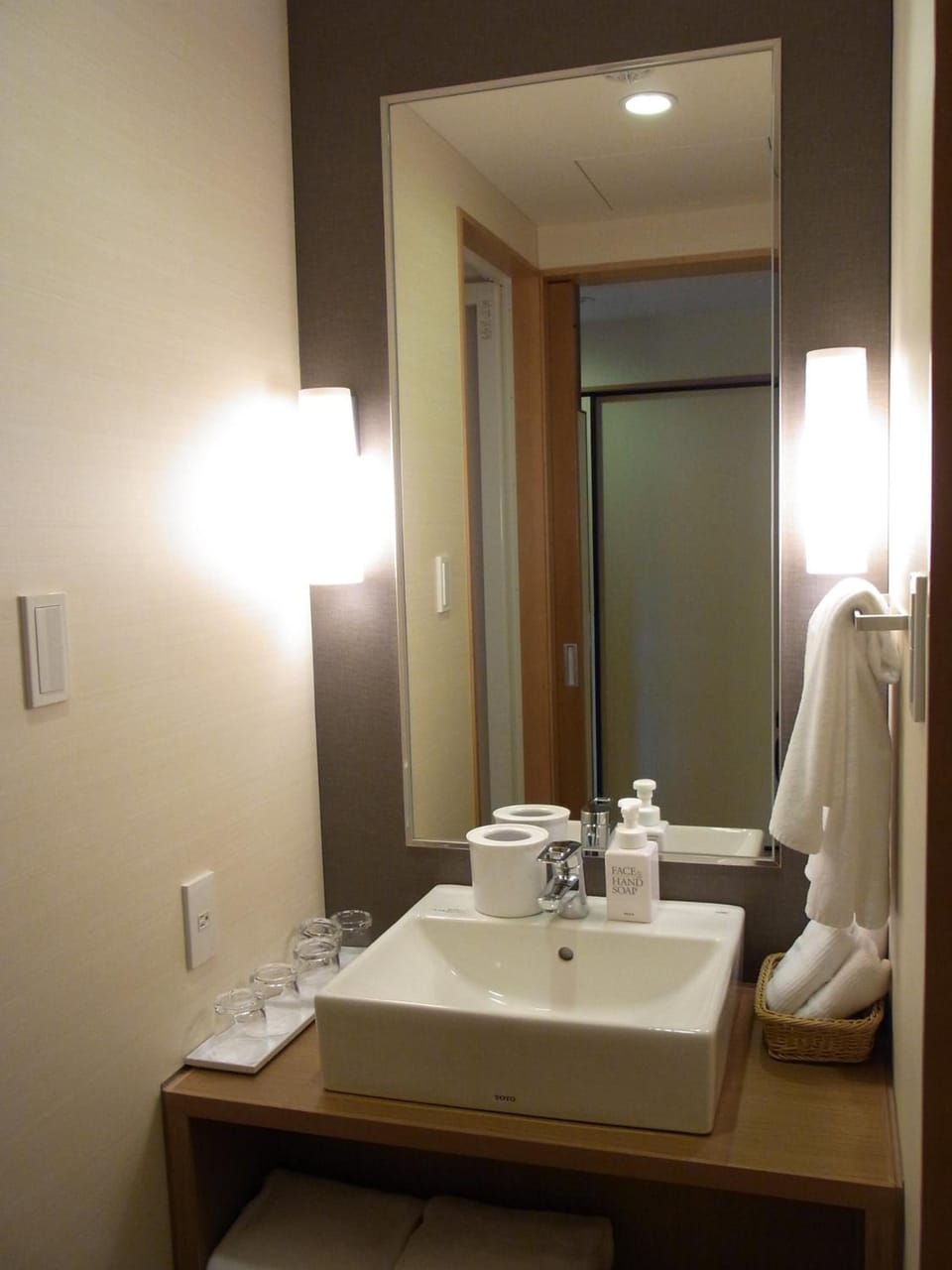 Combined shower/tub, free toiletries, hair dryer, slippers