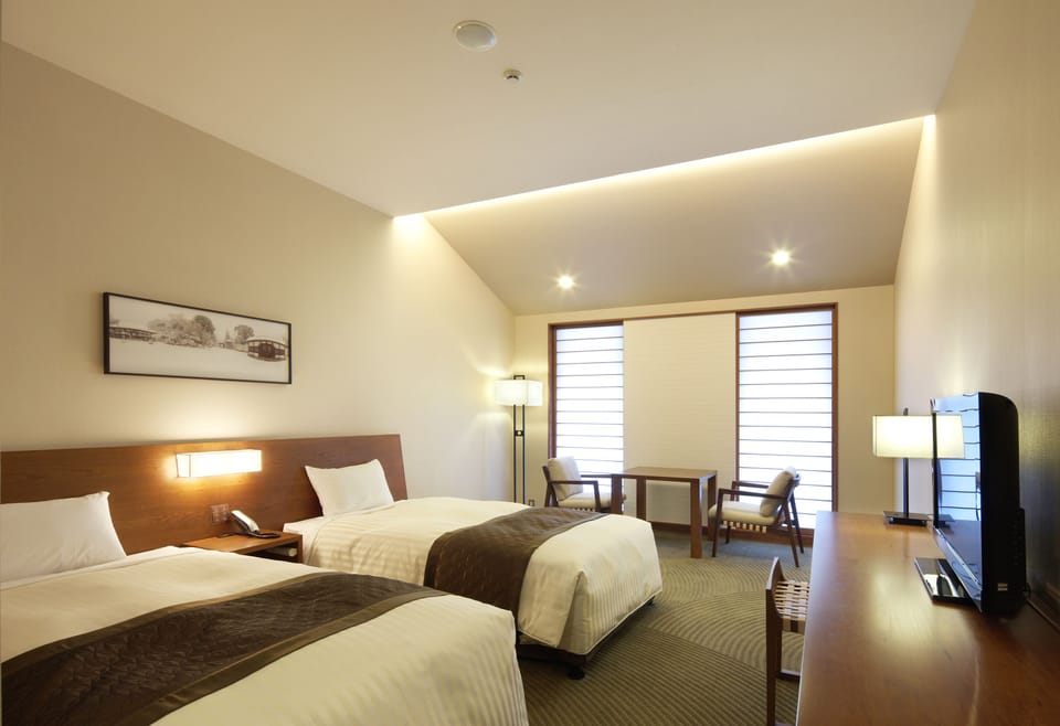 Premium bedding, down comforters, in-room safe, desk