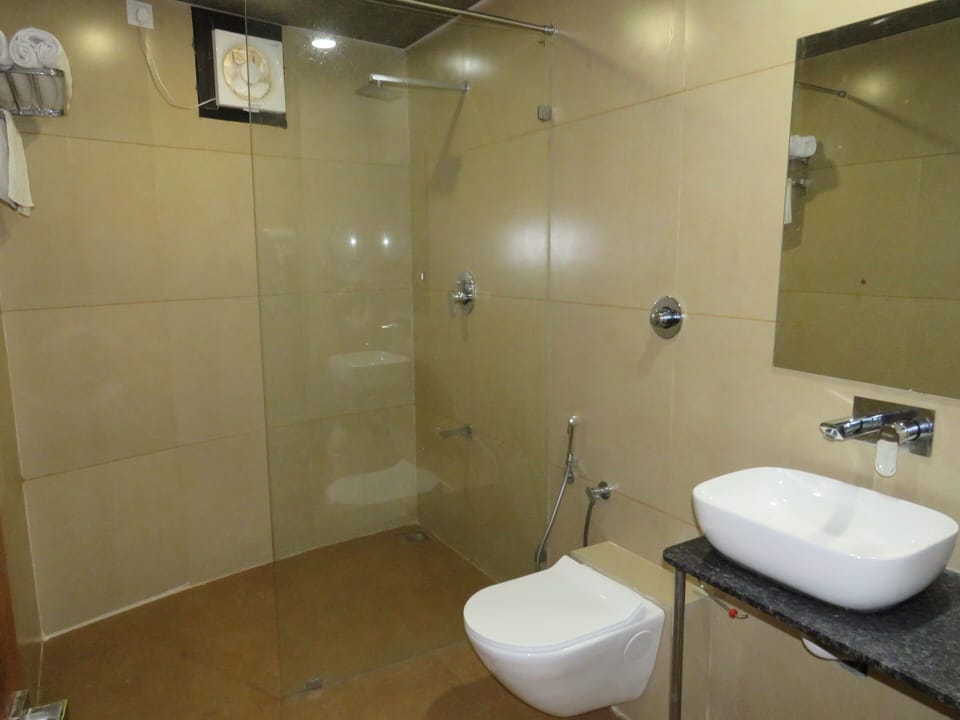 Desk, rollaway beds, free WiFi, bed sheets