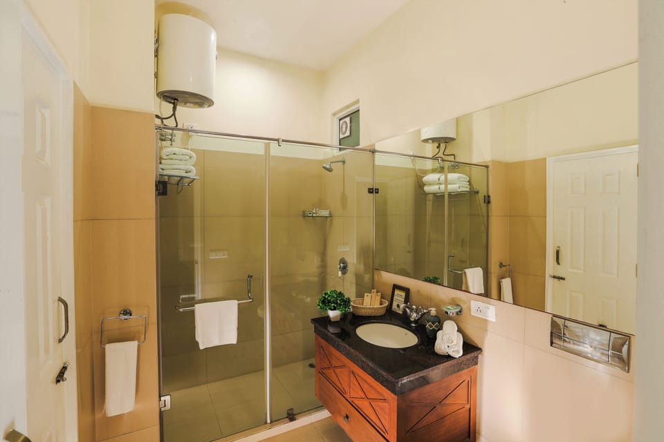 Shower, hydromassage showerhead, hair dryer, slippers