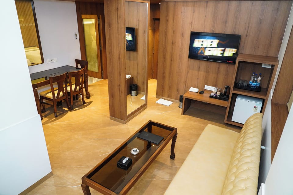 Premium Studio Suite | Living room | TV